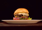 2 chefs créent un burger de choc en édition limitée à Paris  - Burger en édition limitée  