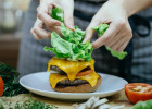Burger : 8 idées pour remplacer les buns, à essayer !  - Burger original sans pain  