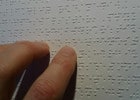 Des cartes de restaurants en braille à Toulouse  - Lecture du braille  