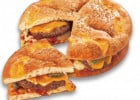 La Mega Pizza Burger  - Pizza et hamburger sur une même recette  