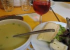 Les bars à soupe pour l’hiver  - Bol de potage, assiette de fromages  