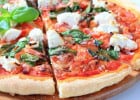Les Pizzas de Charlotte : appellations  - Pizza ronde à base de sauce tomate  