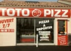Les pizzas sucrées salées de Toto-Pizz  - Devanture d'une pizzéria Toto-pizz  