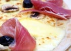 Mozzarella-Emmental chez Pizza City  - Fines tranches de charcuterie sur pizza  