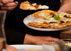 Pizzas à volonté : la bonne adresse incontournable  - Pizzas à volonté servies à table  