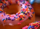 Tendance pâtisserie : le donut fluo ou le "glonut"  - Donut fluo  
