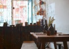 Un repas silencieux dans un restaurant New-Yorkais  - Salle du restaurant le plus silencieux de NY  