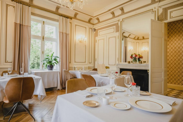  Salle d'un restaurant gastronomique  