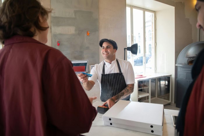  Addition dans une pizzeria  