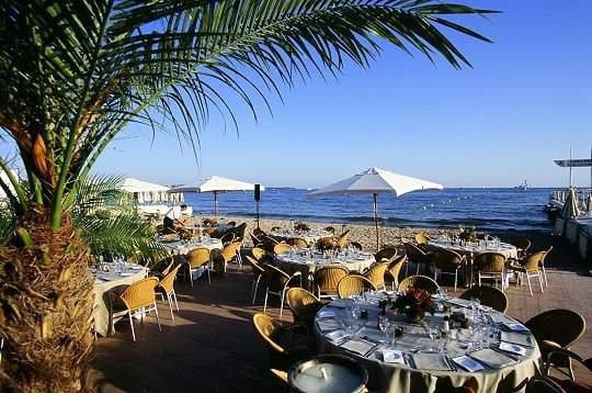 Terrasse de restaurants de plage  