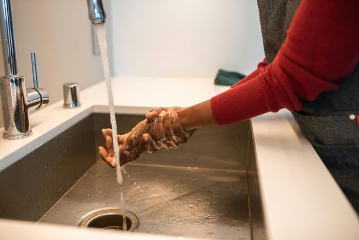  Lavage de mains en cuisine  