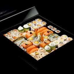  Assortiment de sushis et sashimis  