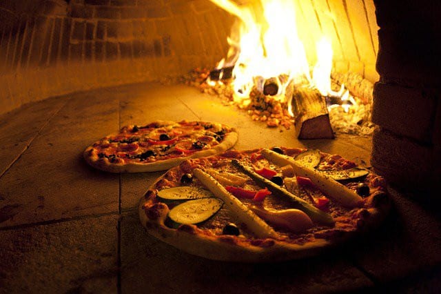  Pizza au feu de bois  