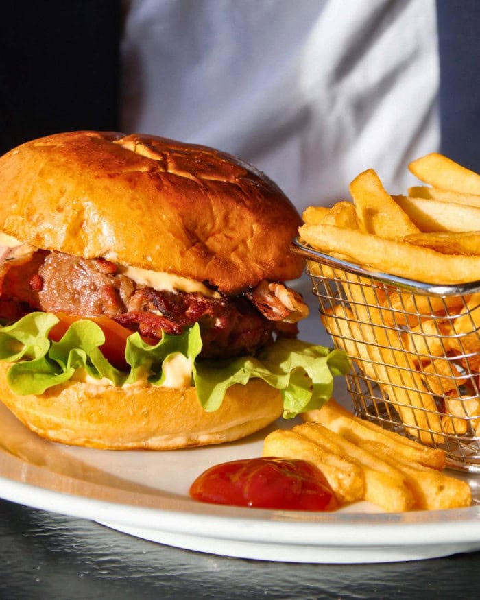 Burger garni d'un steak français