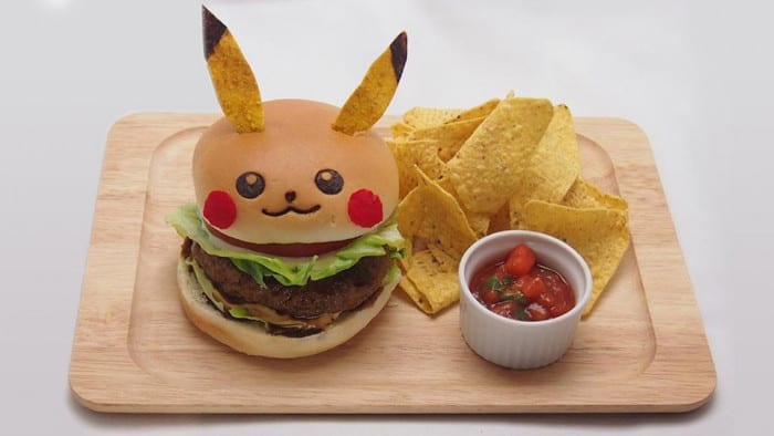  Un plateau de repas chez Pikachu Café  