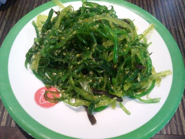  Assiette de salade d'algue  