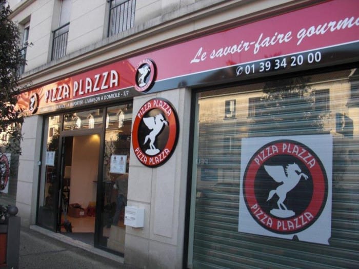  Devanture de Pizza Plazza  