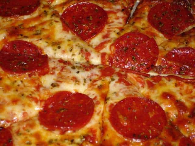  Pizza sauce tomate et rondelles de pepperoni  