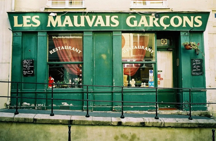  Devanture d'un resto parisien  