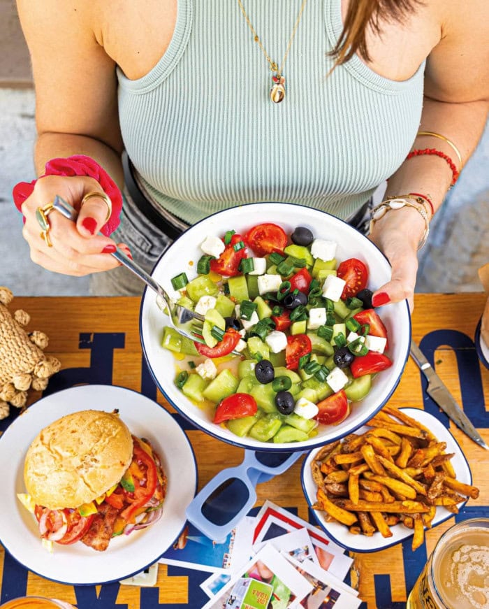  Burger et salade  