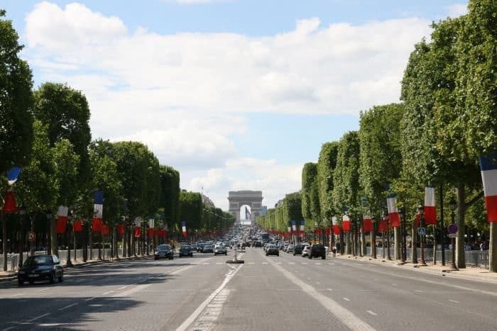  Les Champs Elysées  