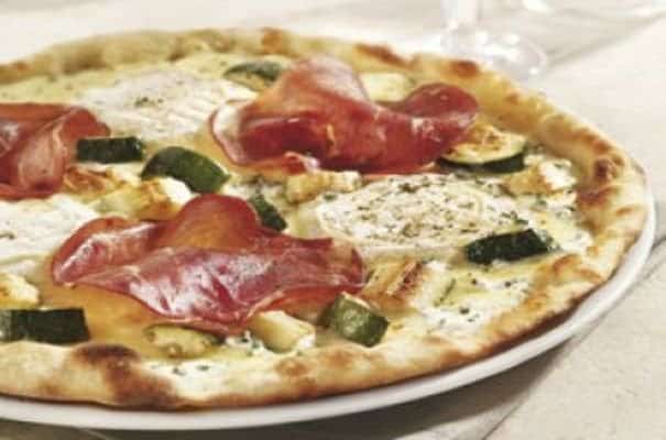  Une pizza d'inspiration italienne  