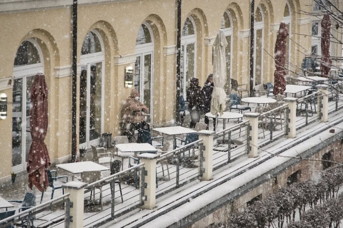  Terrasse d'un restaurant en hiver  