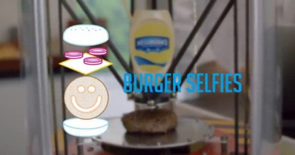  Un selfie imprimé sur un burger  