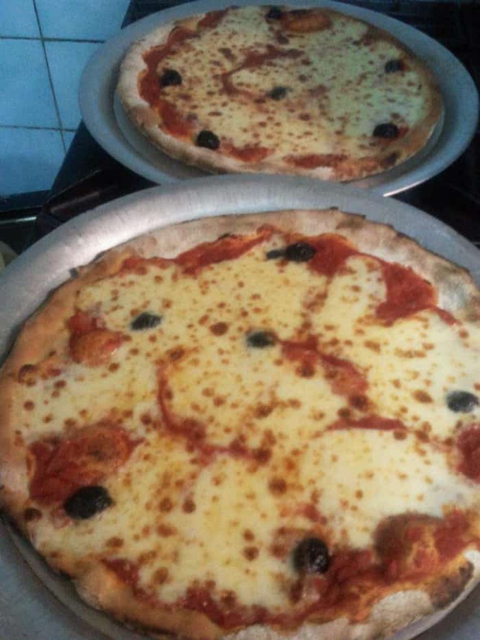  Le Vésuvio et ses pizzas  