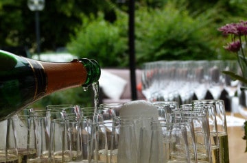 Champagne : pourquoi le boire dans une flûte en verre ? 
