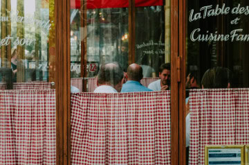 Comment éviter les attrape-touristes et manger local