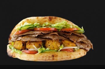 Les kebabs en sandwich au déjeuner chez Nabab Kebab