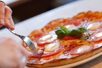 Manger des pizzas et perdre du poids, c'est possible?