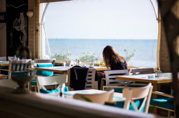 Manger seul au restaurant en hiver :  beaucoup approuvent