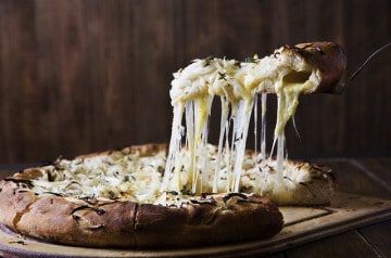 Record : la pizza aux 154 fromages 