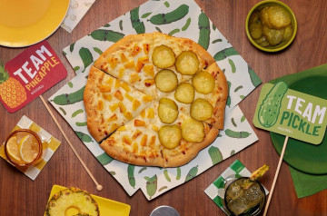 Une enseigne invente la pizza à l'ananas et aux cornichons