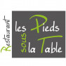 Les pieds sous la table