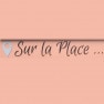Sur la place