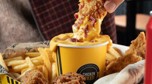 Chicken Street - crispy, frites sauce cheddar