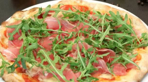 Francesca - Une  pizza