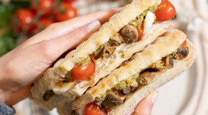 Jour - Un sandwich tomate mozza