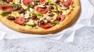 Pizza hut - Une garniture bien colorée pour cette pizza