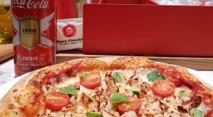 Pizza hut - Une pizza en salle