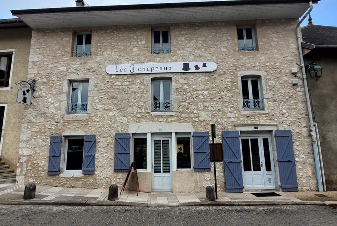 Les 3 chapeaux — photo 2