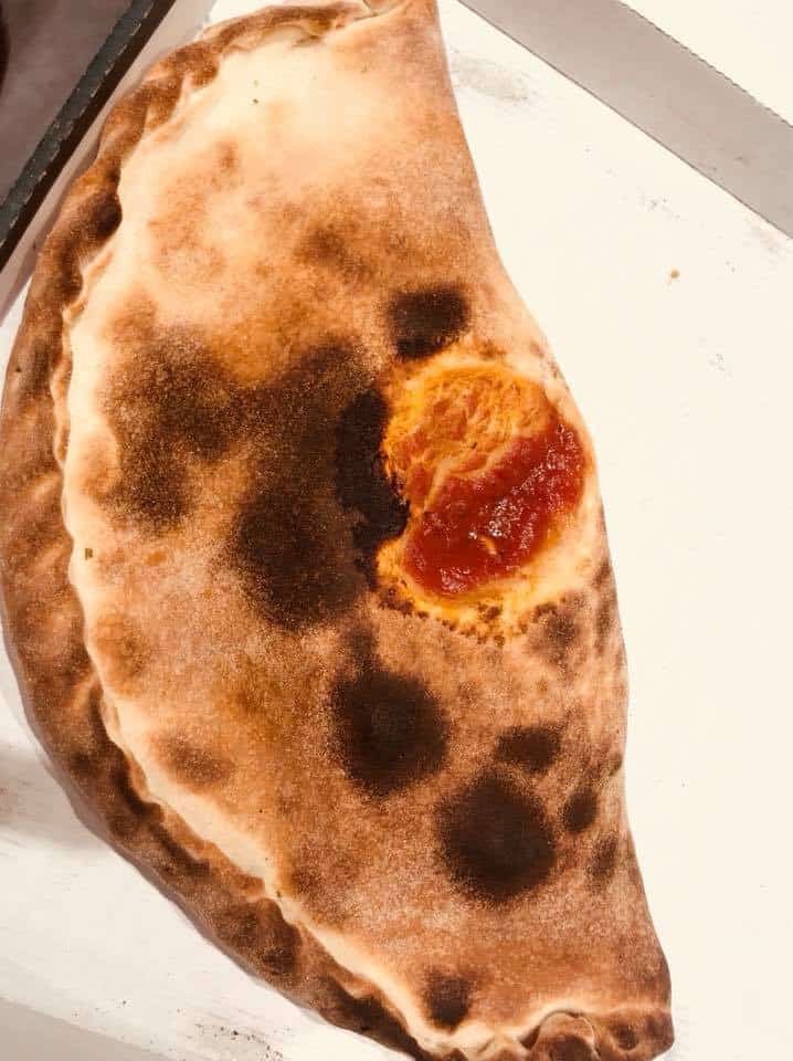 Le Kiosque à Pizzas - Un calzone