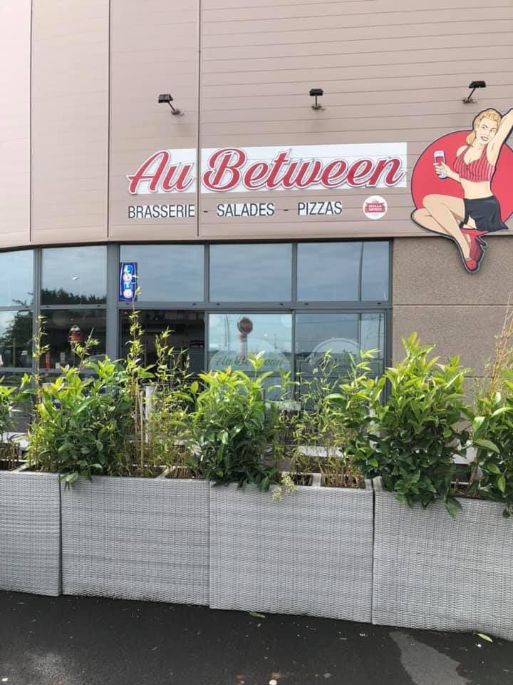Au Between — photo 2