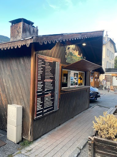 Chalet pizza — photo 3