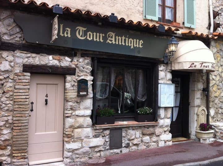 La Tour Antique — photo 2