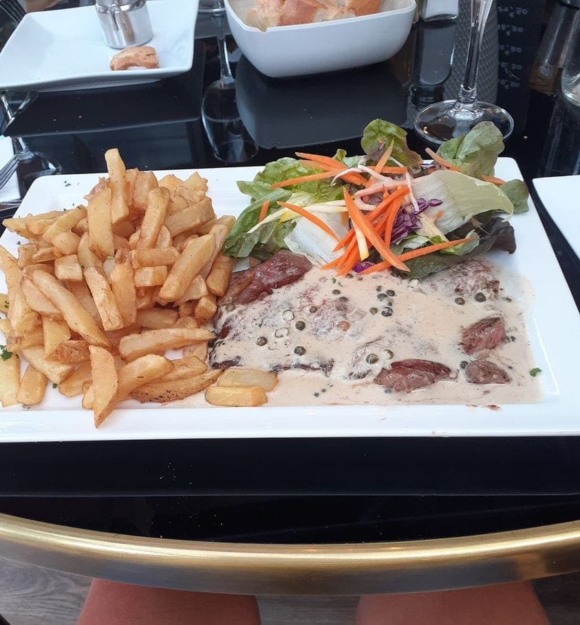 Le Massena Cafe — photo 3