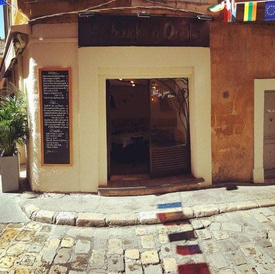 Photo de Le bouche à oreille
